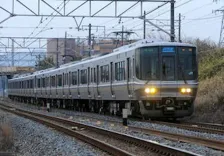 ＪＲ京都線で立ち往生した新快速の乗客がＳＯＳ  極寒のなか線路上で待たされる